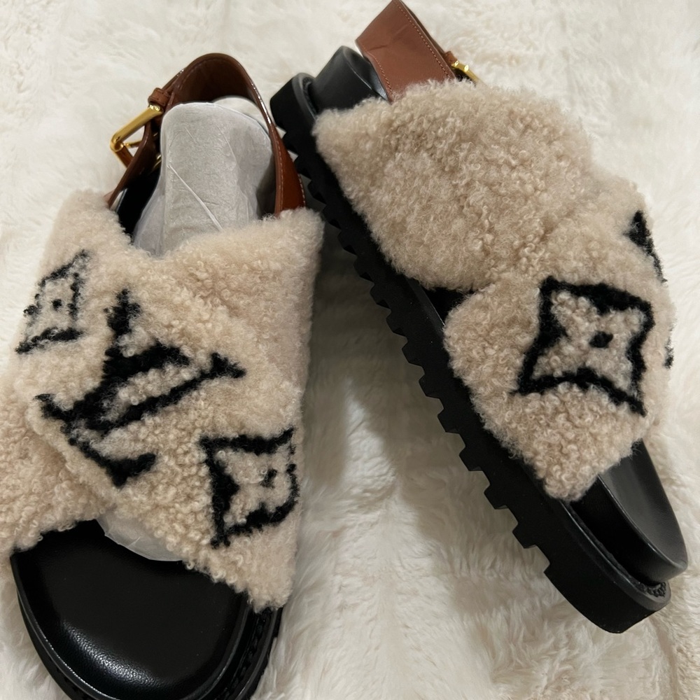 Louis Vuitton PASEO FLAT COMFORT SANDAL EU 38 US Size 8 - Picture 3 of 16